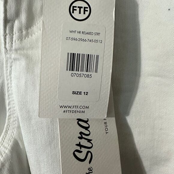 FTF fashion to figure white relaxed high rise straight leg denim jeans 12 NWT - Picture 3 of 5